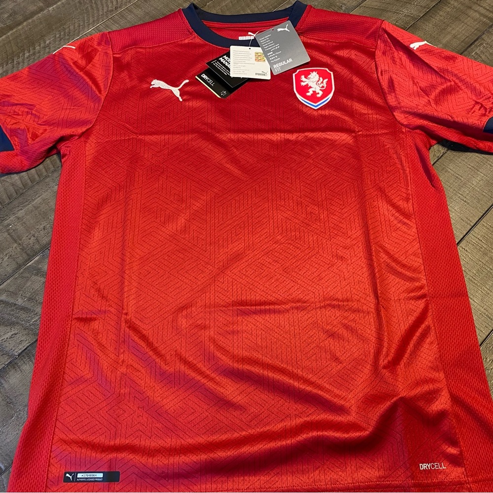 Czech Republic National Football / Soccer Puma Men’s Jersey Retails $90